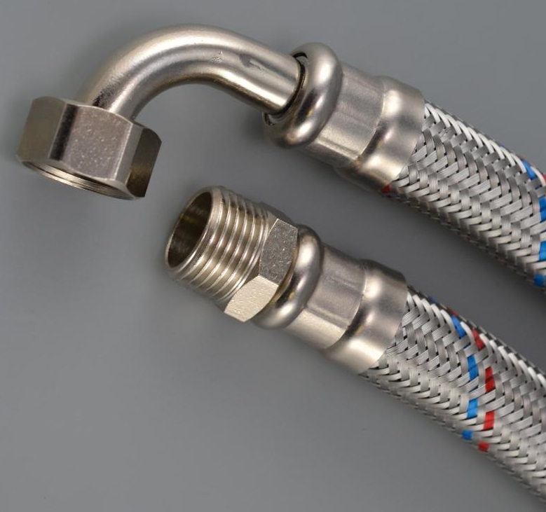 Шланг д/воды с углом 0,6 гш 3/4" нерж 20мм Монофлекс ГИГАНТ CODO